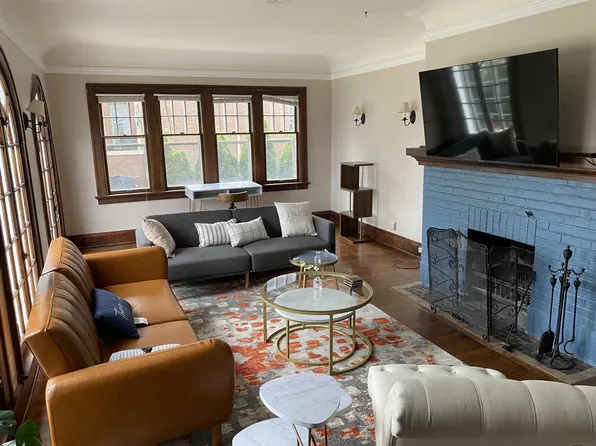 2287 N Lake Dr, Milwaukee, WI 53202