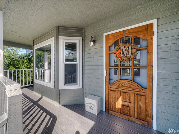Charming front porch entry. Welcome!