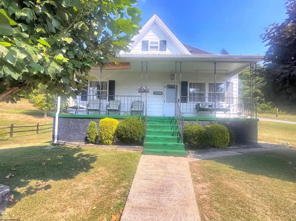 108 Country Club Rd, Grafton, WV 26354