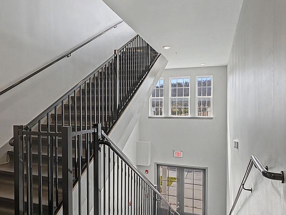 5th image of 6000 Shadow Green Dr #201