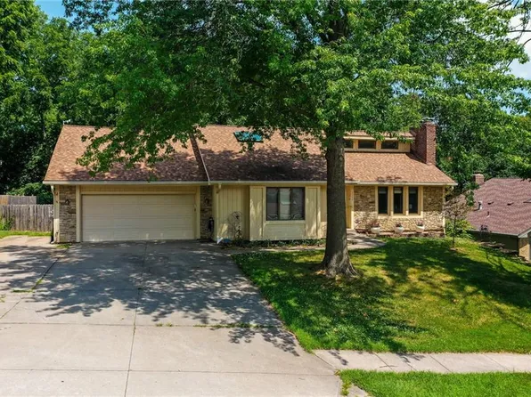 2304 NE 66th St, Gladstone, MO 64118