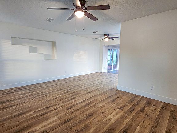 3rd image of 230 Lee Dr