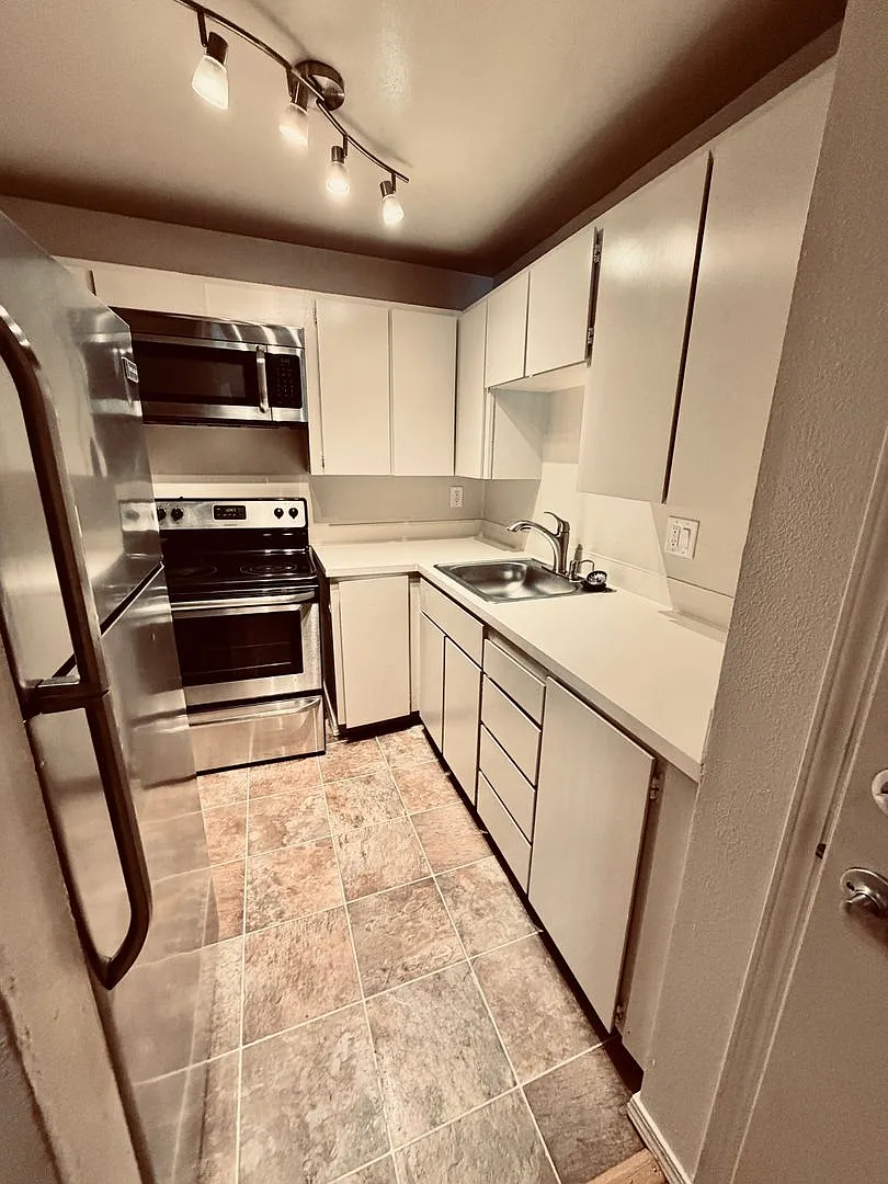 Kenny Apartments — Photo 3