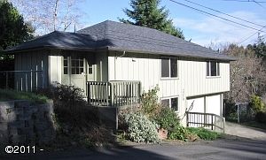 2nd image of 2219 NE 28th St