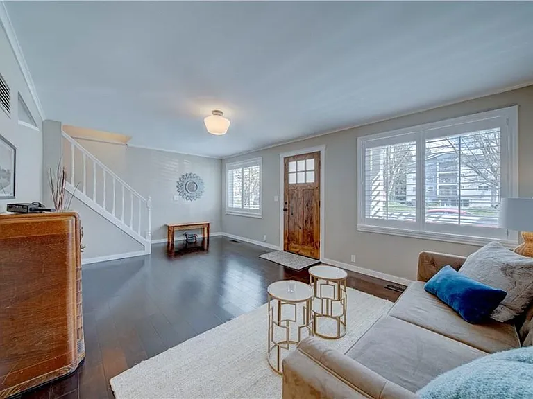 551 NE Ravenna Blvd — Photo 5