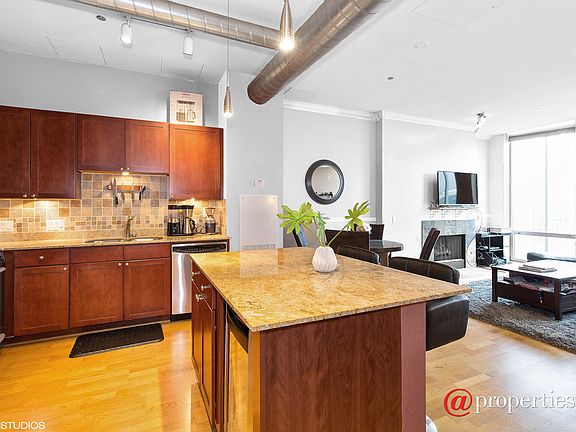 5th image of 720 N Larrabee St APT 1703