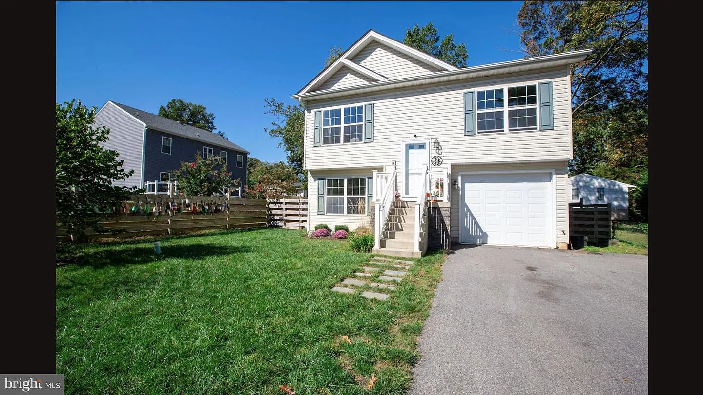 740 Bennett Pl photo 1