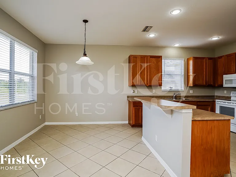 3002 45th St SW — Photo 5