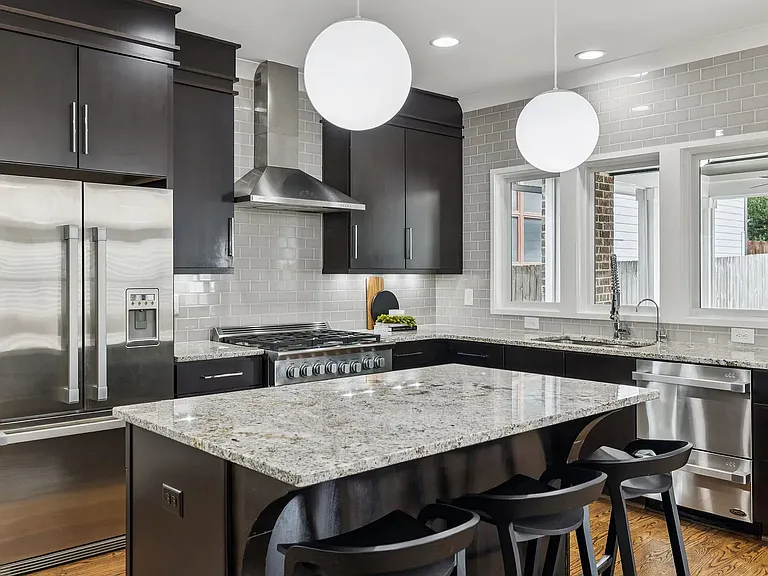 2302 Sunset Pl — Photo 16