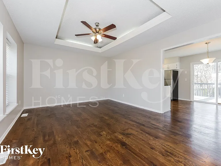 704 York Dr — Photo 4