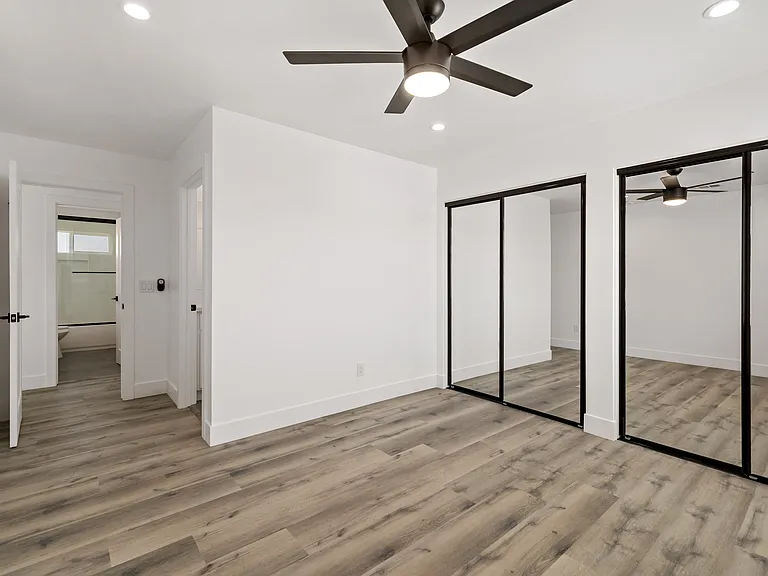 2729 Frankel St #1/2 — Photo 29