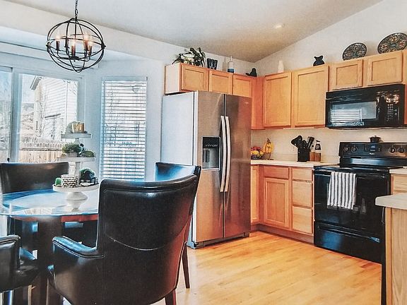 Kitchen/ Dining Space