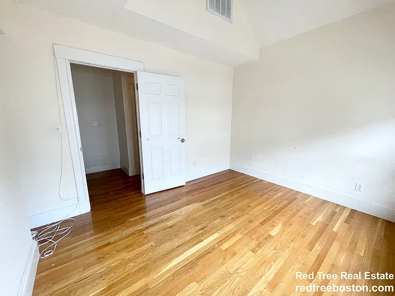15 Sunset St #3 — Photo 8