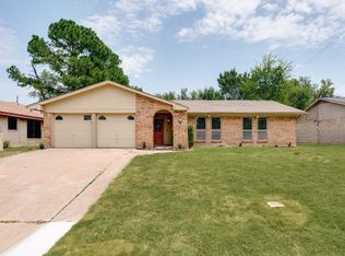 1513 Warren Ln, Fort Worth, TX 76112