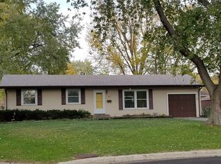 327 Mohawk Dr, Carol Stream, IL 60188