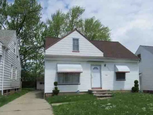 16005 Edgewood Ave, Maple Heights, OH 44137