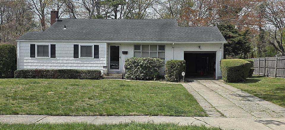 1st image of 956 Thompson Dr