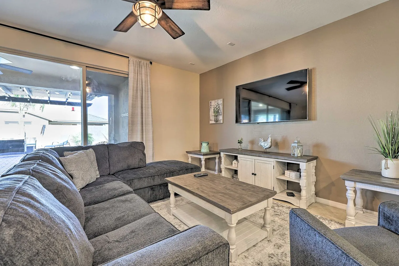 3 bed, 2.0 bath, 2432 sqft, $3,838 — Photo 2