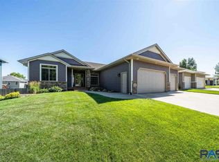 1009 W Eagle Ridge Cir, Sioux Falls, SD 57108