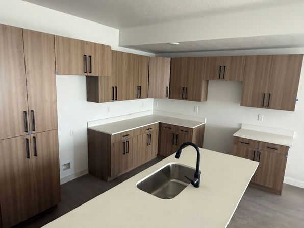 948 S Swoop Dr