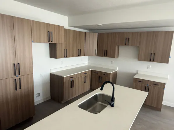 948 S Swoop Dr, Clearfield, UT 84015
