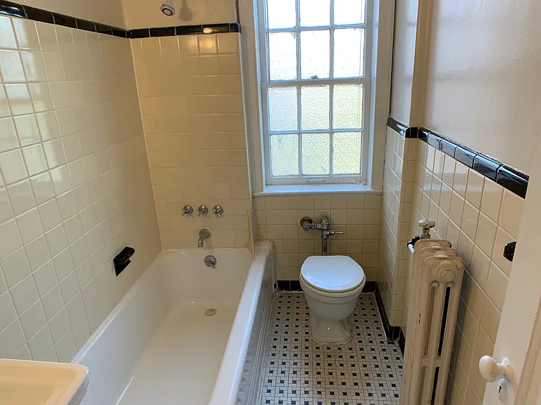 2848 Thornhill Rd — Photo 24