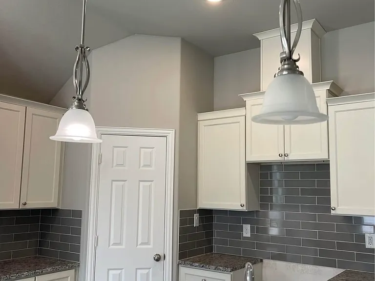 1019 E Hattie St — Photo 4