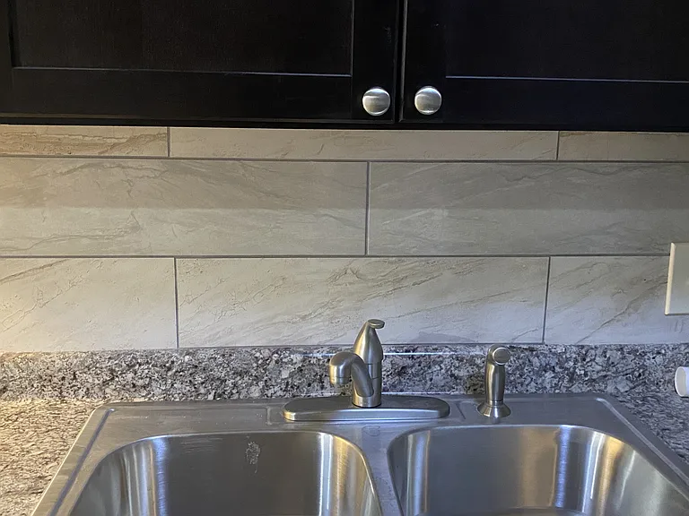 Back splash / close up