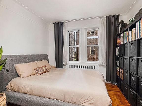 3rd image of 570 Ocean Pkwy APT 1H