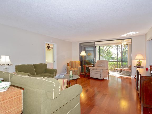 5th image of 14 SE Turtle Creek Dr #A