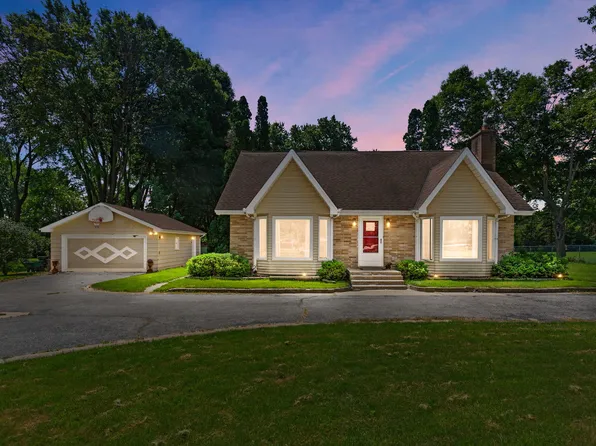 7009 Meadow Lane Rd, Mundelein, IL 60060