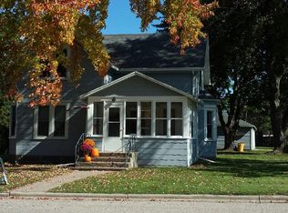 445 S Main St, Iola, WI 54945