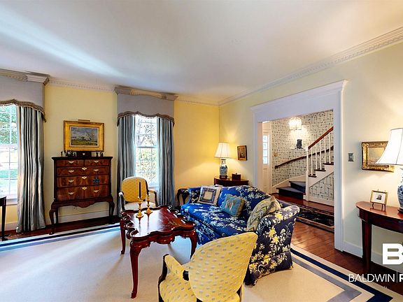 4th image of 200 Carmel Dr E