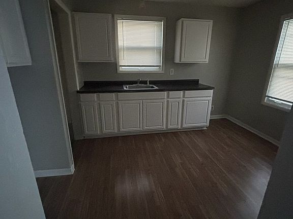 3rd image of 8868 Vaughan St