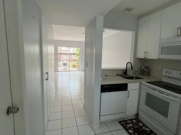 840 SW 105th Ave APT 307, Miami, FL 33174