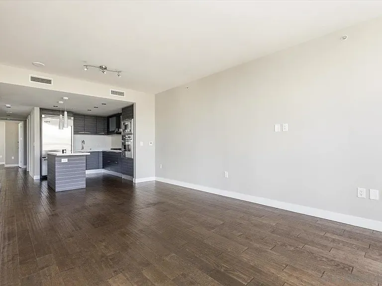1325 Pacific Hwy #805 — Photo 21