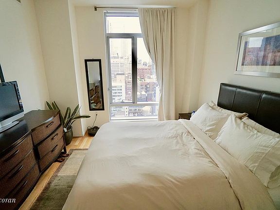 3rd image of 18 W 48th St APT 26C