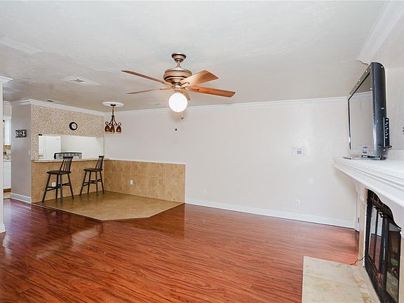 5th image of 2302 SW 73rd Ter
