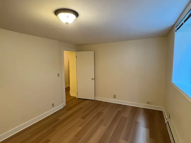 Stanford Arms Apartments — Photo 37