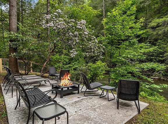 12th image of 61 River Bend Ct