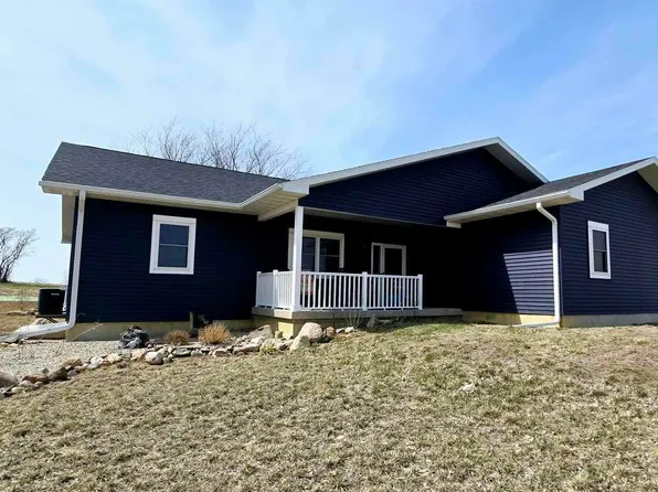 2081 Quail Ave, Charles City, IA 50616