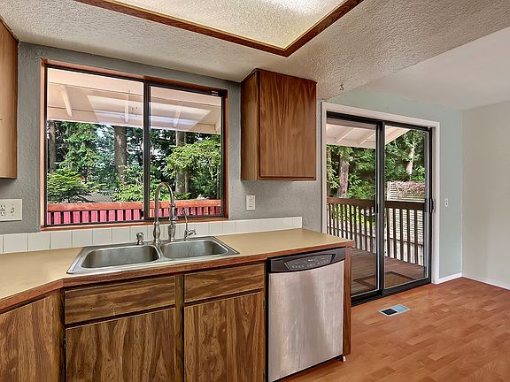 5th image of 19243 11th Ave NE