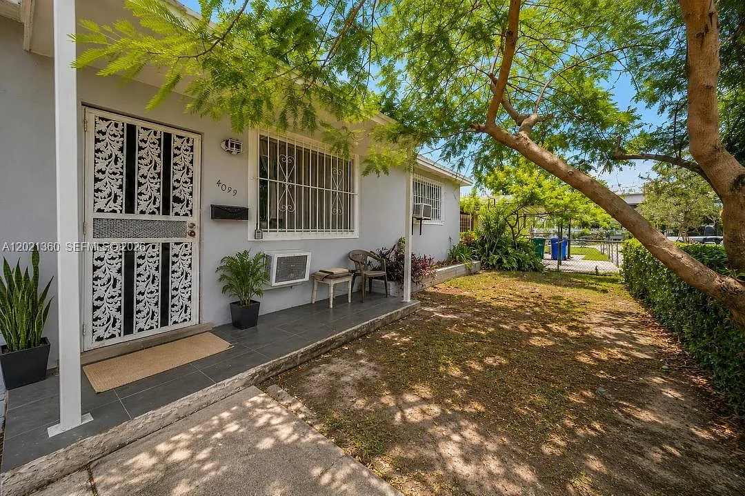 Building Photo - 4099 NW 18th Ave #4099