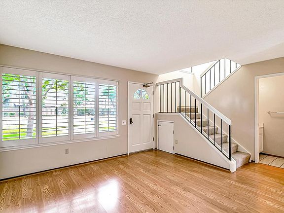 5th image of 94 Saddlebrook Dr