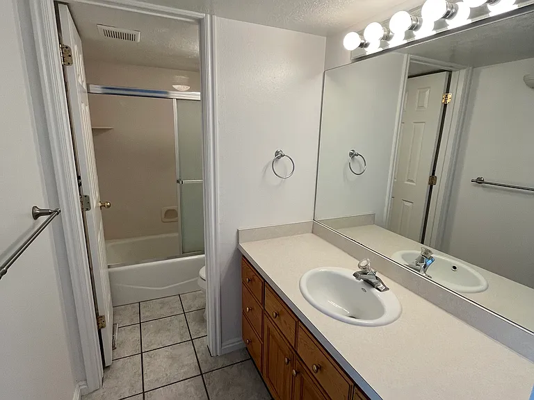 444 W 200 N #104 — Photo 9