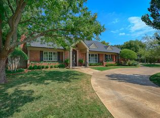 1619 Westminster Pl, Nichols Hills, OK 73120