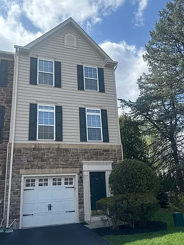 1600 Oakridge Ln Photo 1