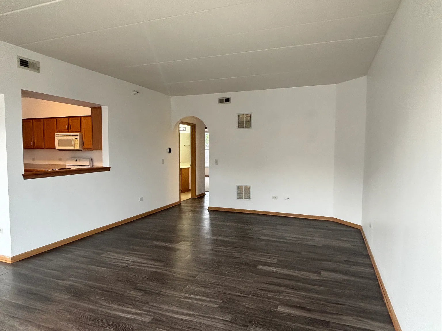 2 bed, 1200 sqft, $2,400 — Photo 2