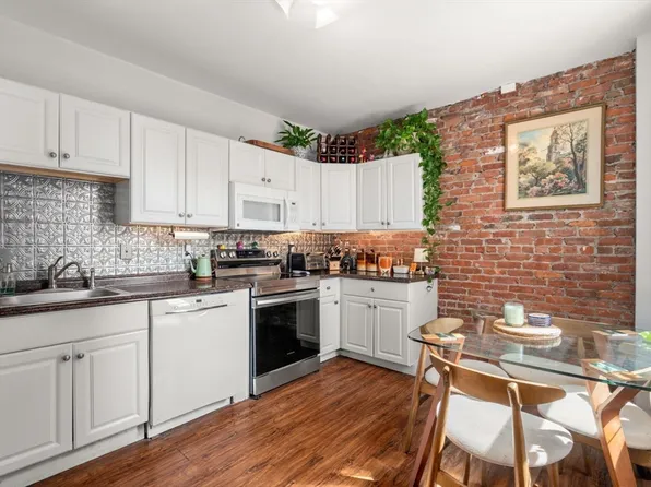 1404 Commonwealth Ave APT 17, Boston, MA 02135