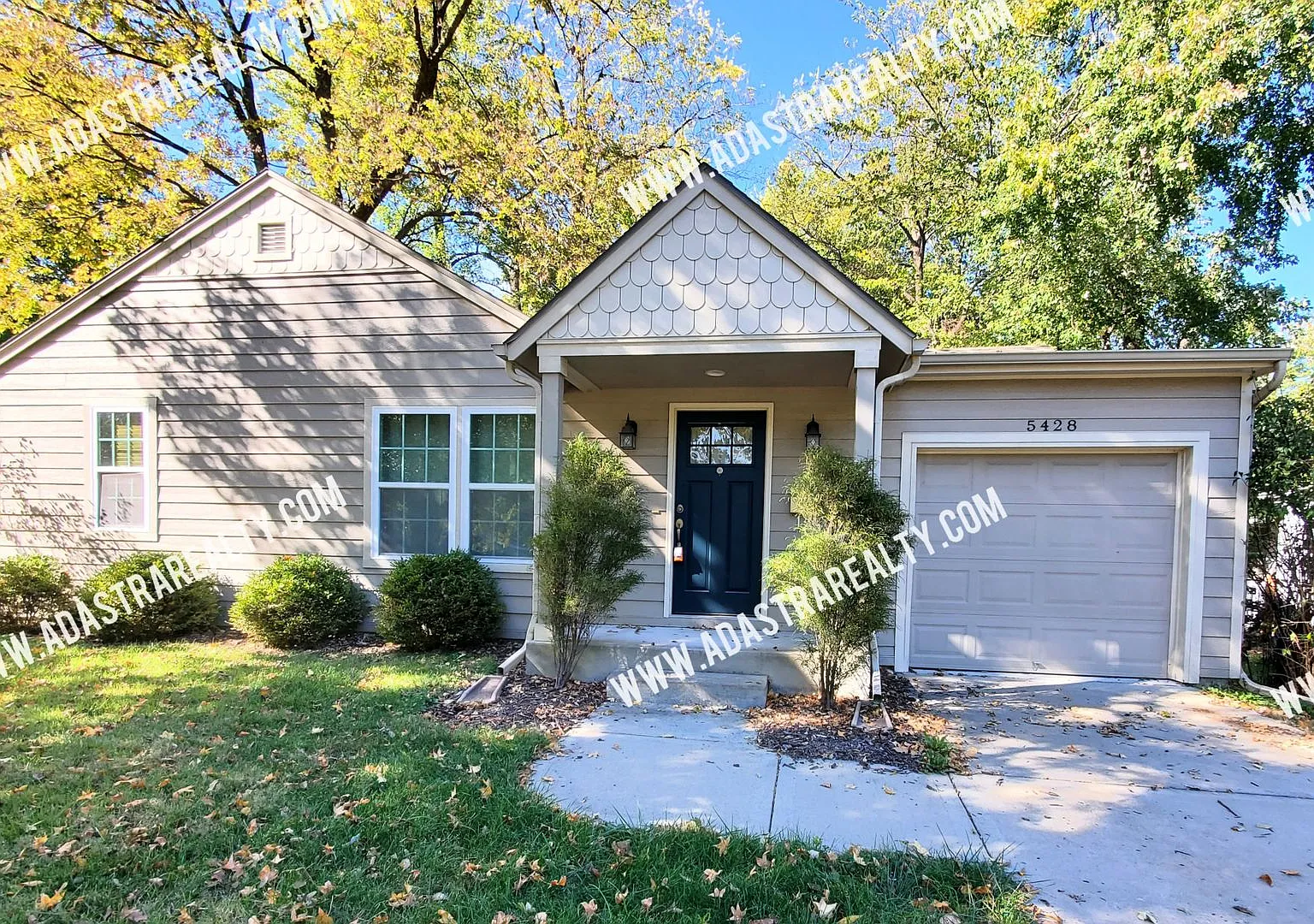 Beautiful Home in Mission, KS-Available NOW — Photo 2
